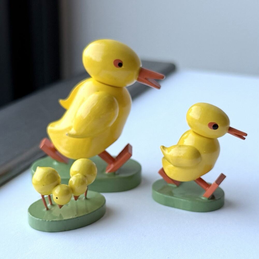 Wendt & Kuhn Carved Wood Duck & Tiny Chicks Erzgebirge W.u.K. #3